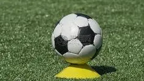 卡斯尔快攻助攻，凯尔登巧妙上篮得分